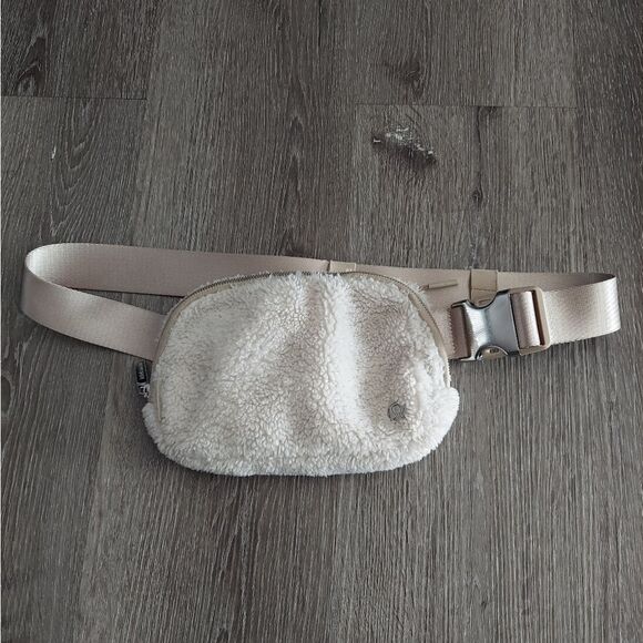 Lululemon Everywhere Belt Bag Plush Fleece Fanny Pack - Picture 1 of 7